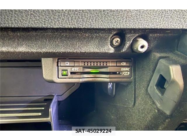 Lexus IS 2015-06 8208358-19