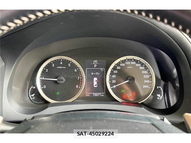 Lexus IS 2015-06 8208358-23