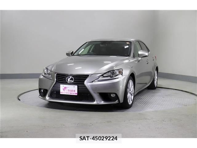 Lexus IS 2015-06 8208358-2