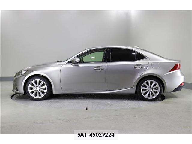 Lexus IS 2015-06 8208358-3