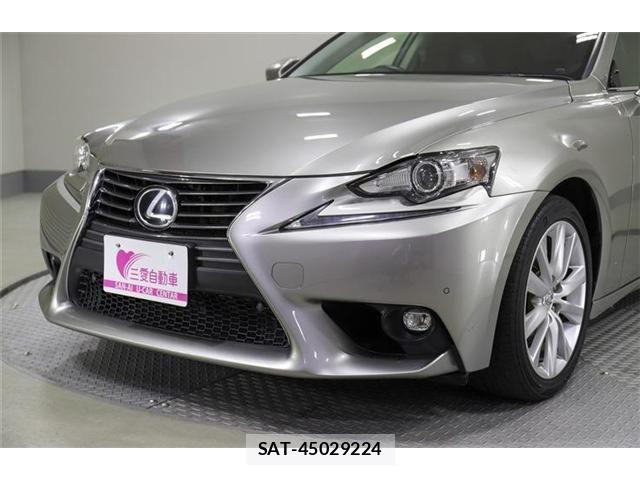 Lexus IS 2015-06 8208358-8