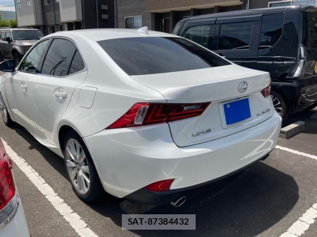 Lexus IS 2013-11 8366712-13