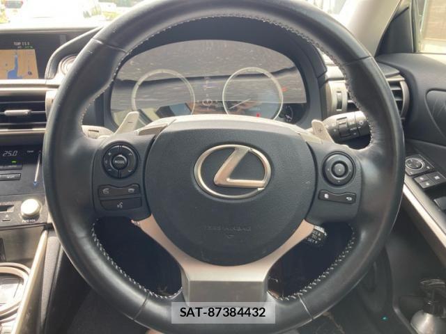 Lexus IS 2013-11 8366712-16