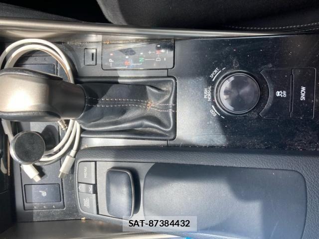 Lexus IS 2013-11 8366712-24