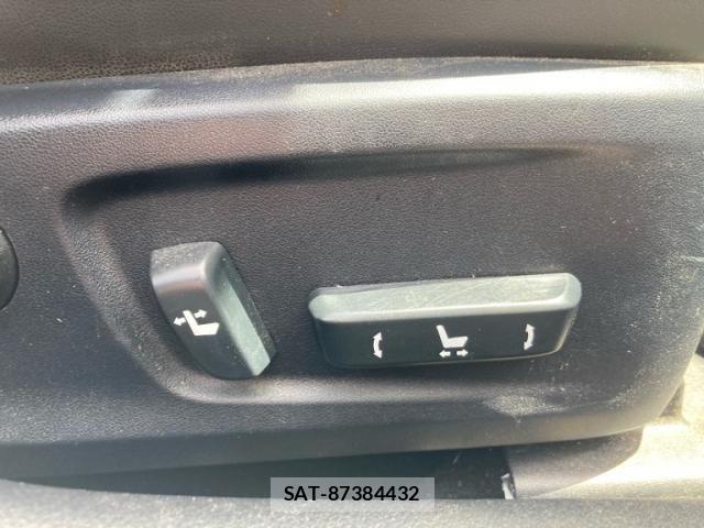 Lexus IS 2013-11 8366712-5