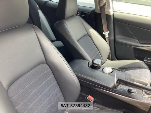 Lexus IS 2013-11 8366712-7