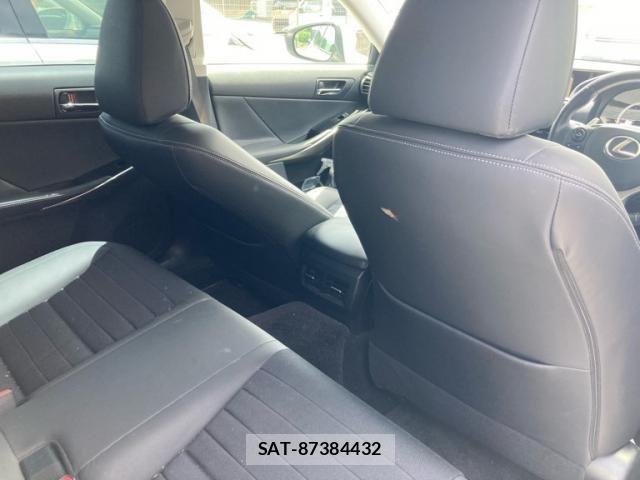 Lexus IS 2013-11 8366712-8