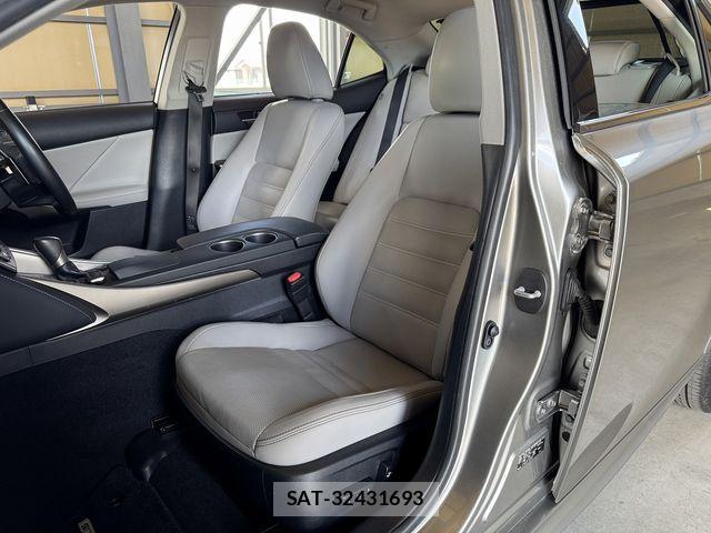 Lexus IS 2014-07 8413269-9