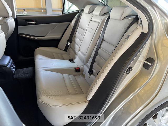 Lexus IS 2014-07 8413269-10