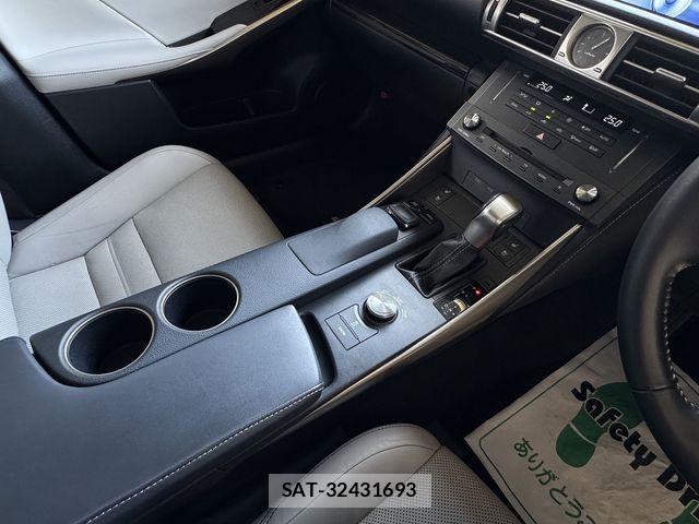 Lexus IS 2014-07 8413269-14