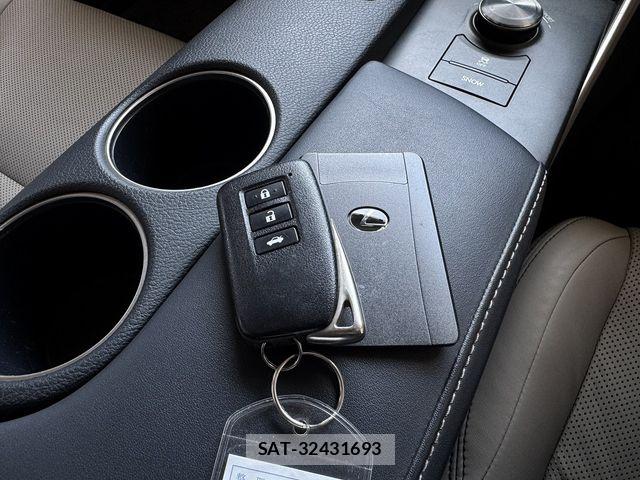 Lexus IS 2014-07 8413269-18