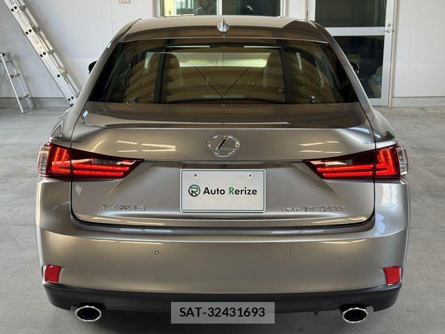 Lexus IS 2014-07 8413269-20
