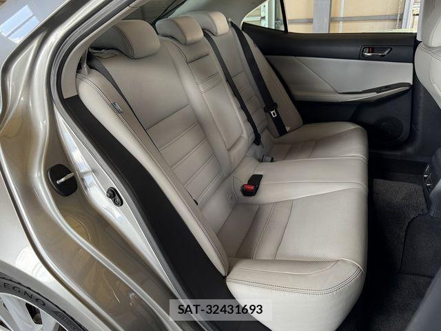 Lexus IS 2014-07 8413269-23