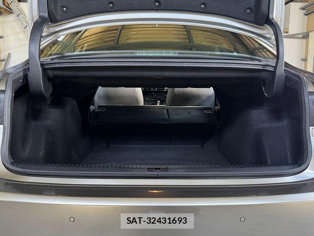 Lexus IS 2014-07 8413269-25
