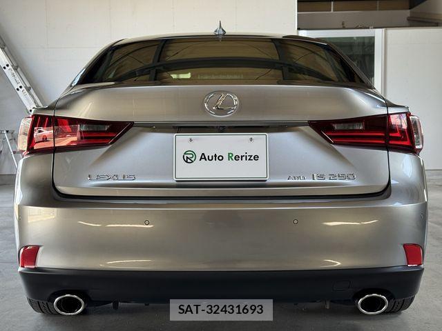 Lexus IS 2014-07 8413269-3