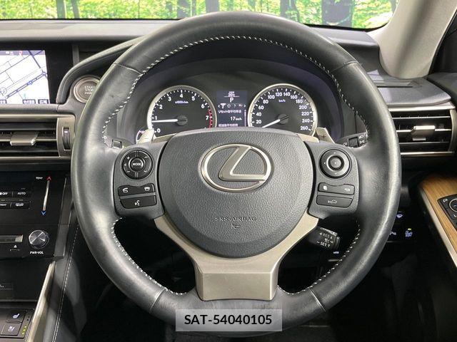 Lexus IS 2013-06 8796460-11