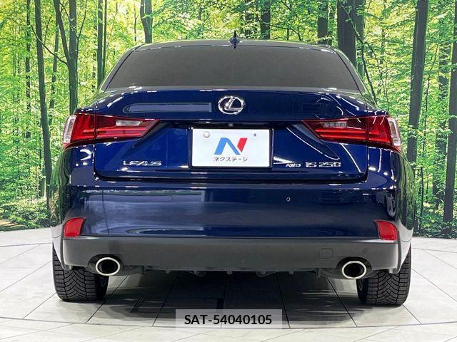 Lexus IS 2013-06 8796460-15