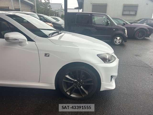 Lexus IS 2014-02 2081758-10