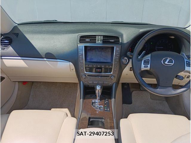 Lexus IS 2010-12 6752230-11
