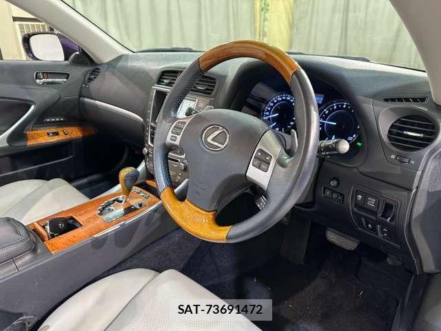 Lexus IS 2011-09 7455381-11