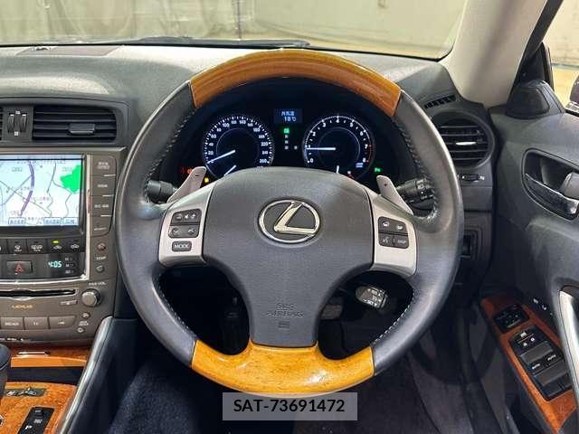 Lexus IS 2011-09 7455381-12