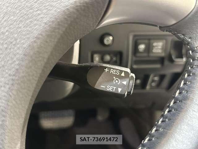 Lexus IS 2011-09 7455381-16