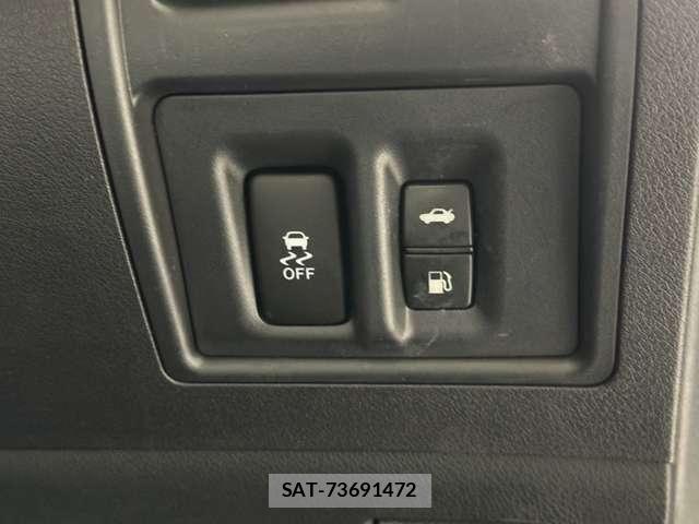 Lexus IS 2011-09 7455381-18