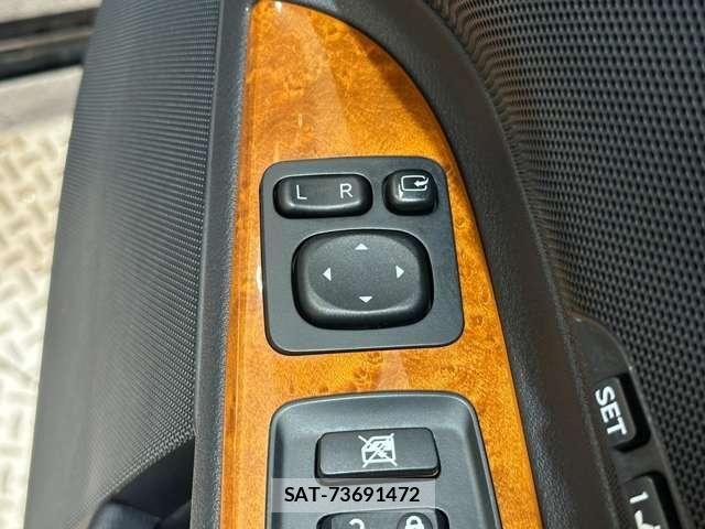 Lexus IS 2011-09 7455381-20
