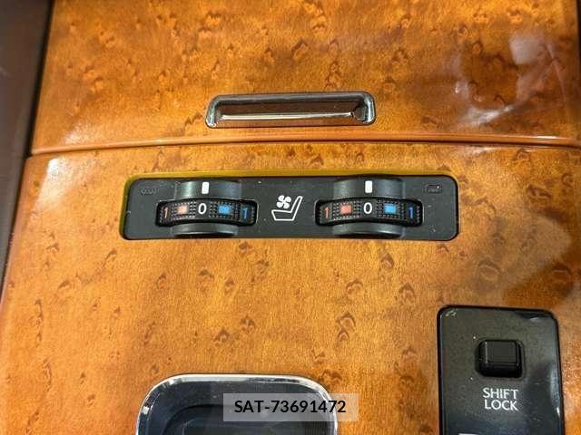 Lexus IS 2011-09 7455381-29