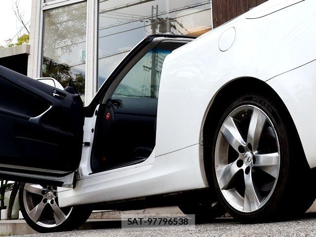 Lexus IS 2010-02 7877335-10