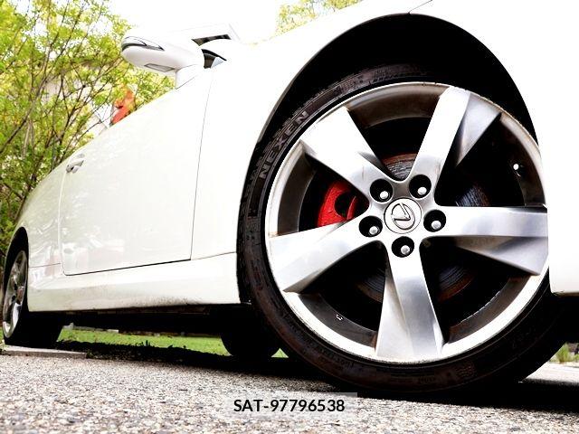 Lexus IS 2010-02 7877335-15