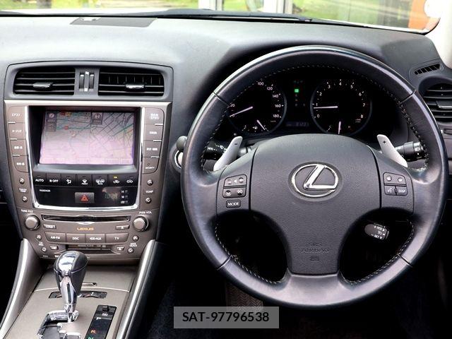 Lexus IS 2010-02 7877335-16