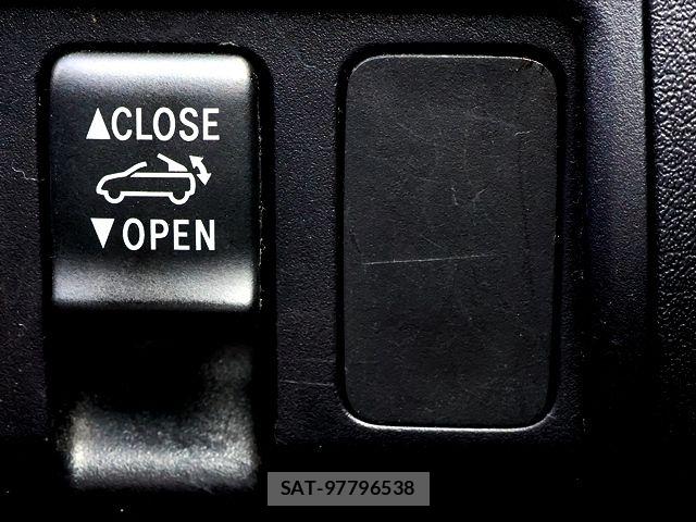 Lexus IS 2010-02 7877335-23