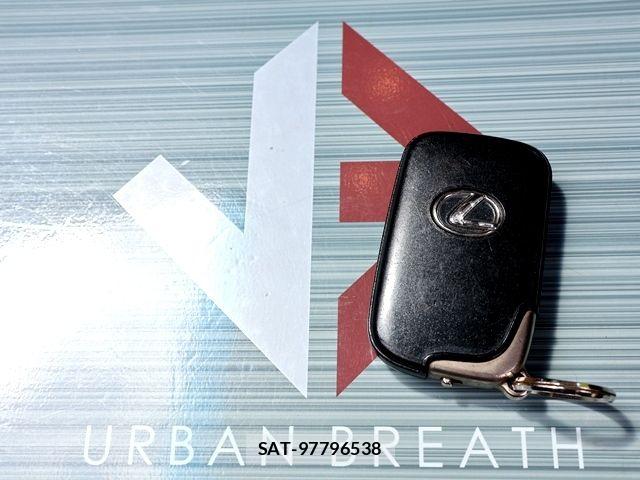 Lexus IS 2010-02 7877335-24