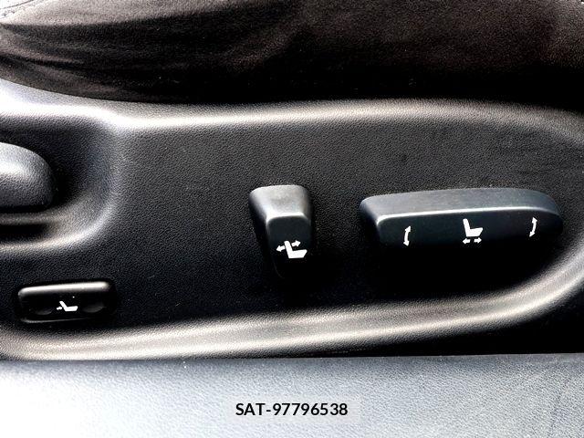 Lexus IS 2010-02 7877335-26
