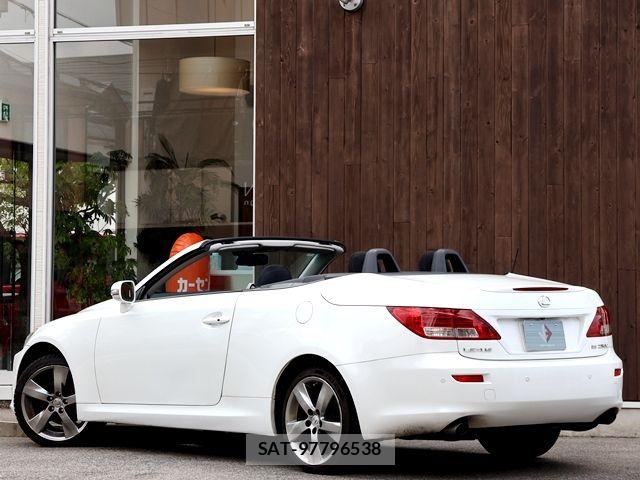 Lexus IS 2010-02 7877335-2