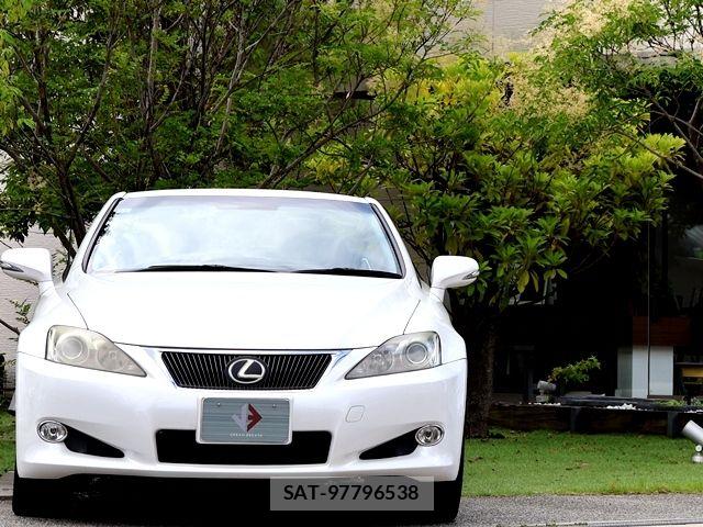 Lexus IS 2010-02 7877335-3