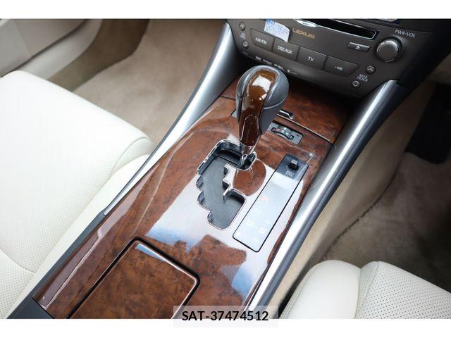 Lexus IS 2011-10 7902847-15