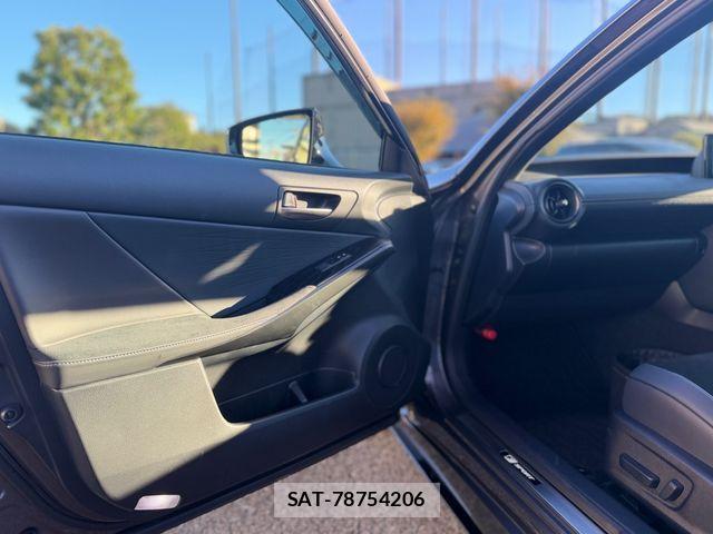 Lexus IS 2025-05 1386537-8