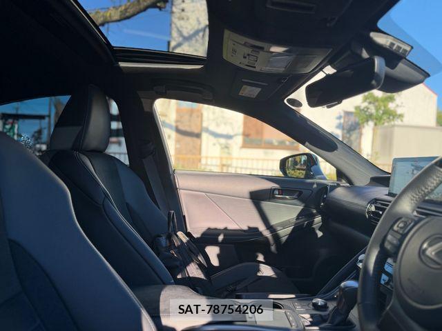 Lexus IS 2025-05 1386537-10