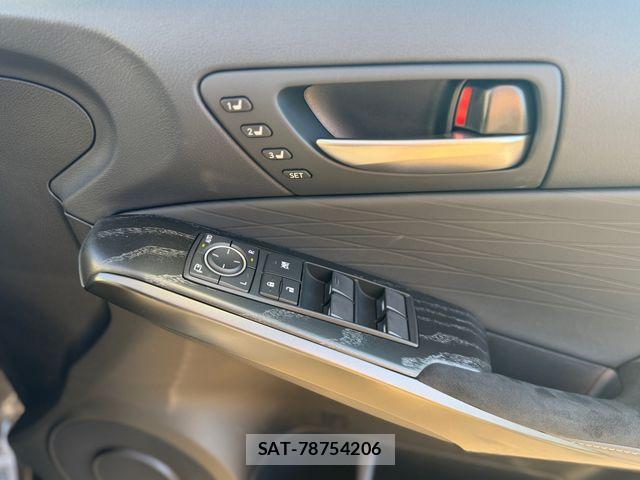 Lexus IS 2025-05 1386537-6