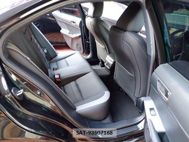 Lexus IS 2019-10 3066375-9