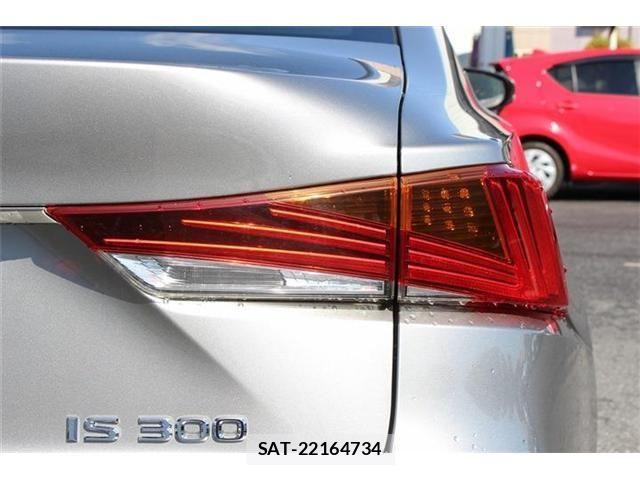 Lexus IS 2017-12 4176034-11