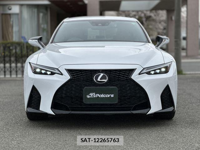 Lexus IS 2021-03 6526516-19