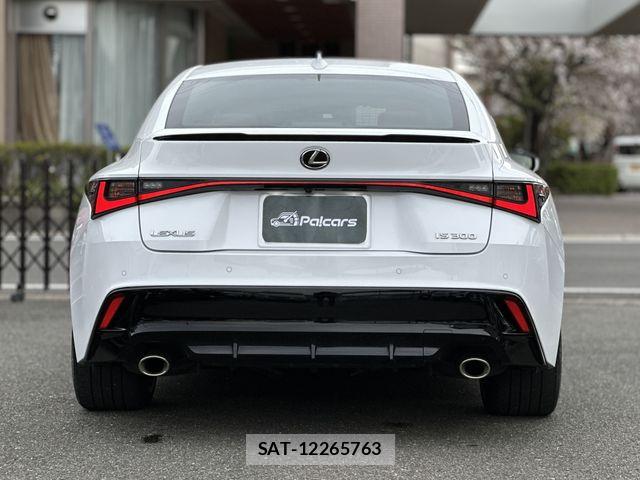 Lexus IS 2021-03 6526516-25