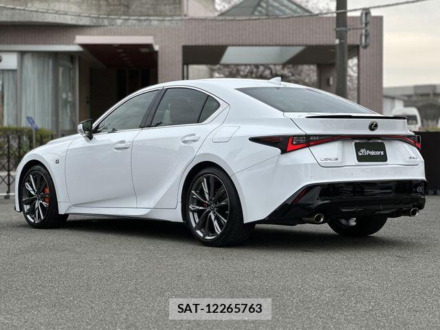 Lexus IS 2021-03 6526516-26