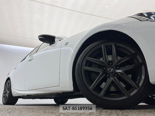 Lexus IS 2018-12 6641818-12