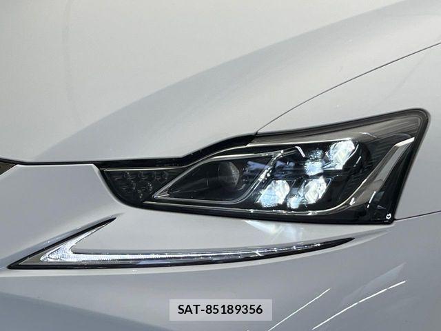 Lexus IS 2018-12 6641818-4
