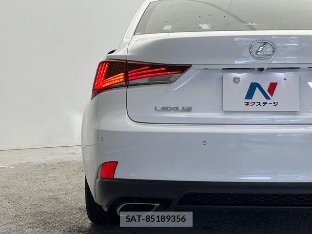 Lexus IS 2018-12 6641818-5