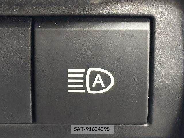 Lexus IS 2021-05 6672260-10